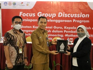 FGD Program Peningkatan Kompetensi Tenaga Pendidik di Provinsi Riau ditaja PHR, Disdik Riau dan SEAQIS (foto/ist)